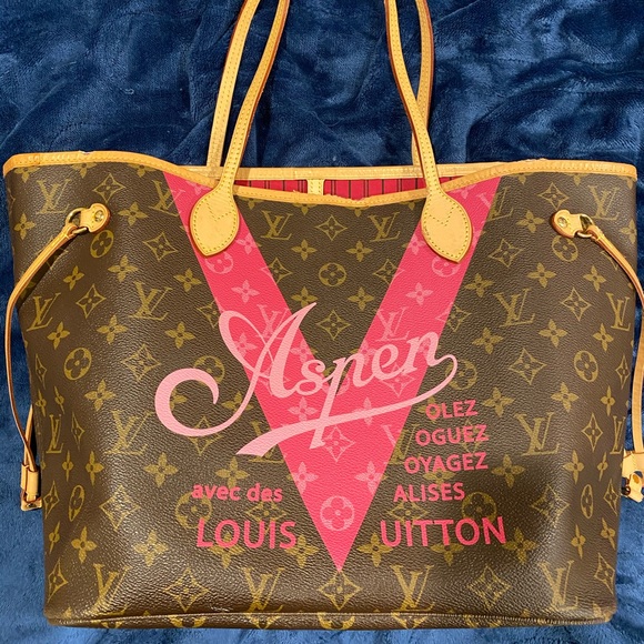 louis vuitton bag with gold v